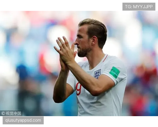 凯恩与莱万：从禁区终结者到策应核心的战术角色分化